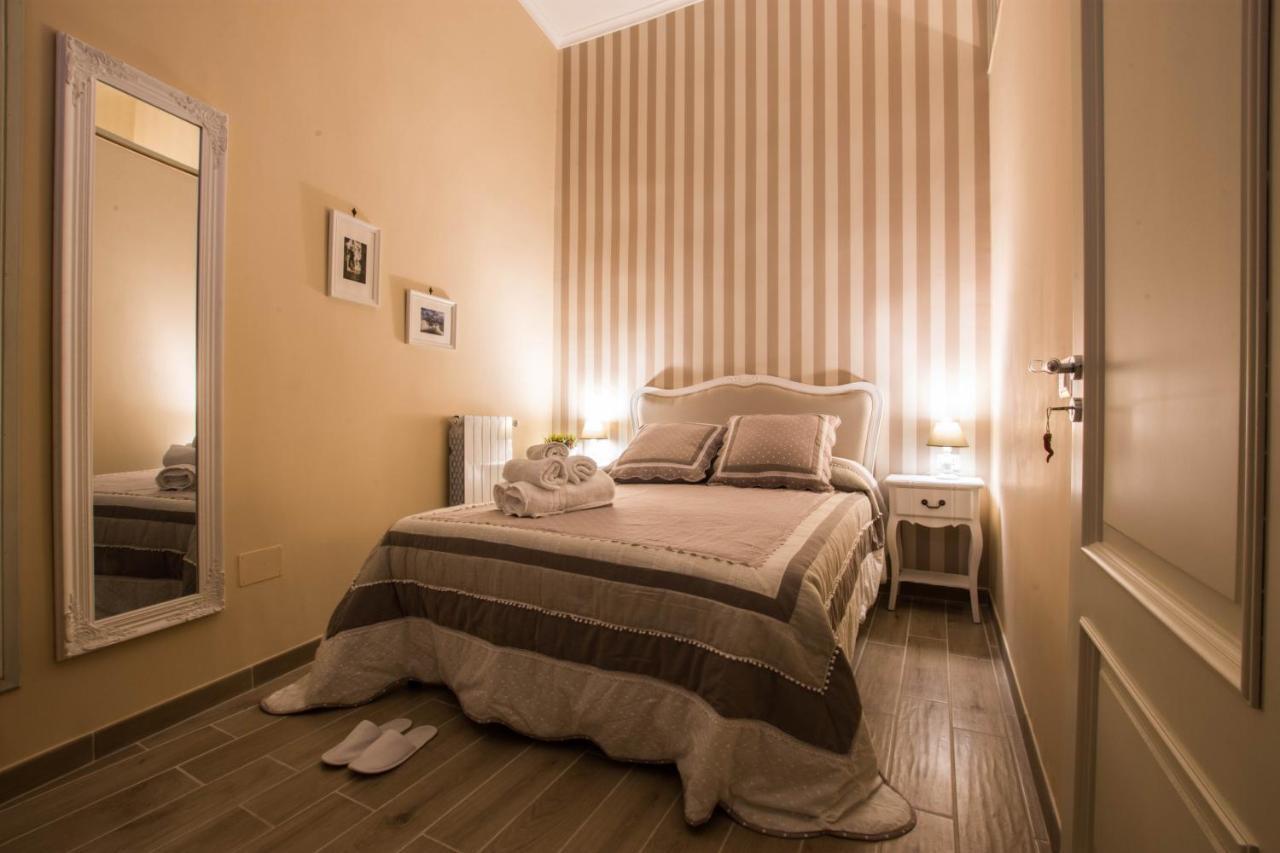 Rooms In San Domenico Maggiore 3 Naples Exterior photo